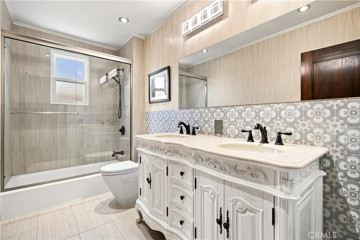 Guest Bathroom 2