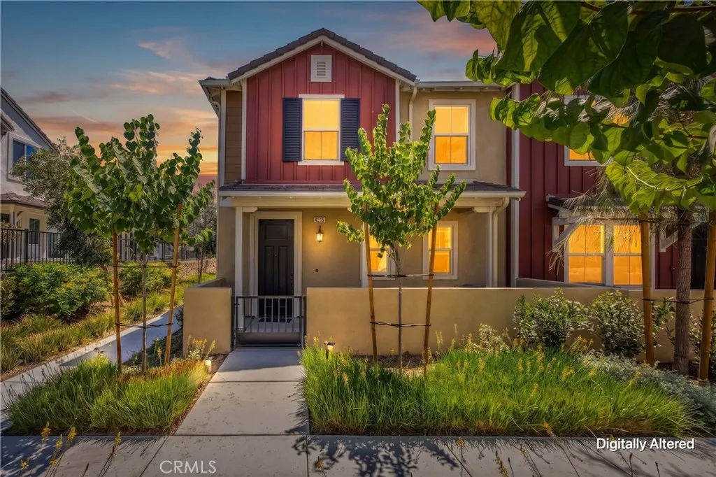 4215 E Carmel Privado