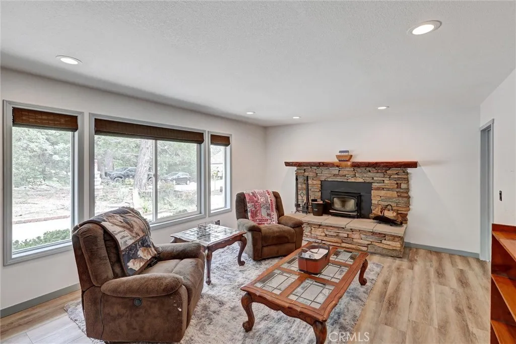 30396 Live Oak Drive, Running Springs, California 92382 — photo 4