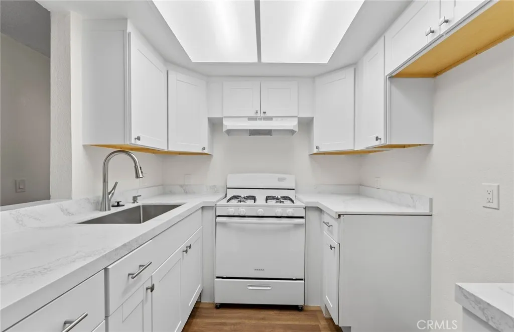 600 W 3rd St