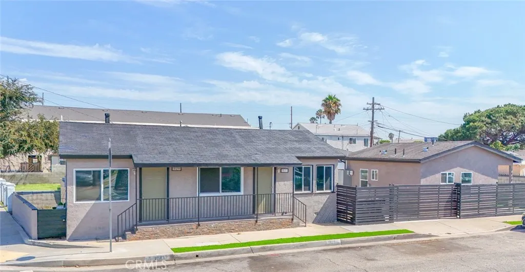1831 W 152nd