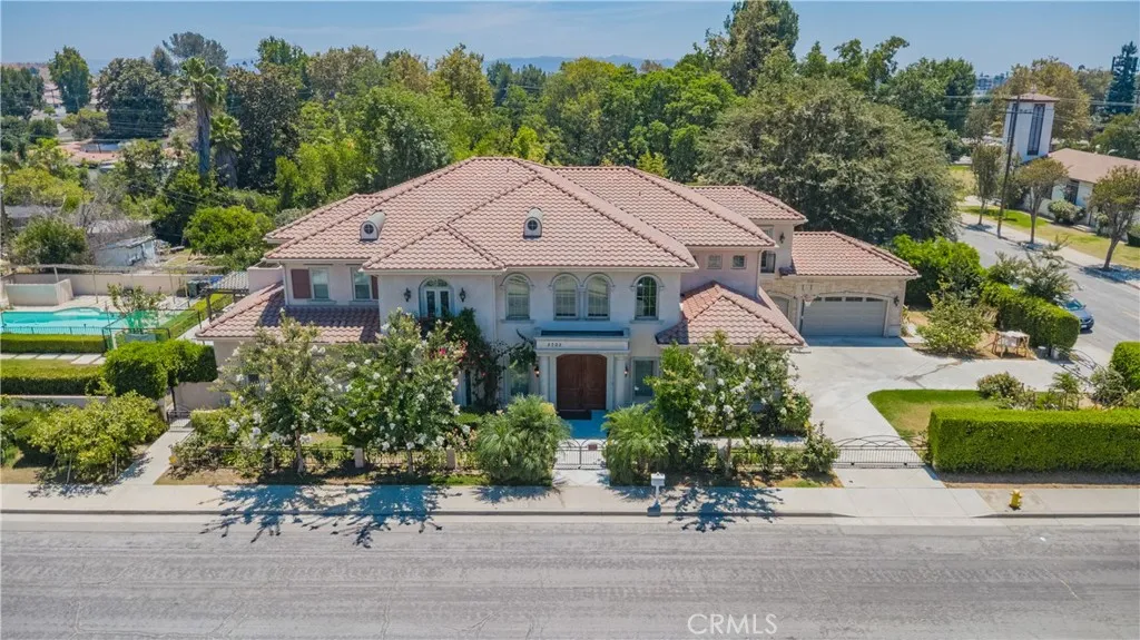 2702 S 10th