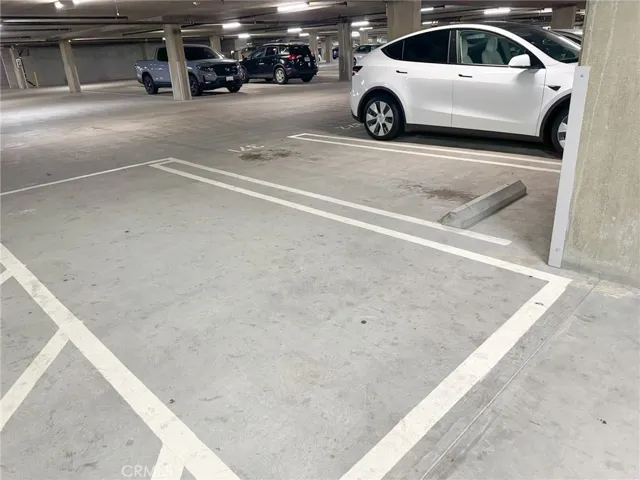 Parking 1 - No car behind or next to the car on one side