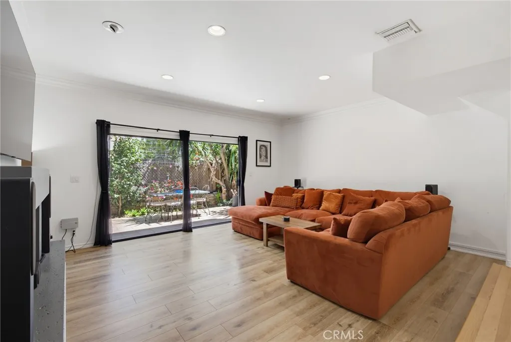 1850 Midvale Avenue 13, Los Angeles, California 90025 — photo 5