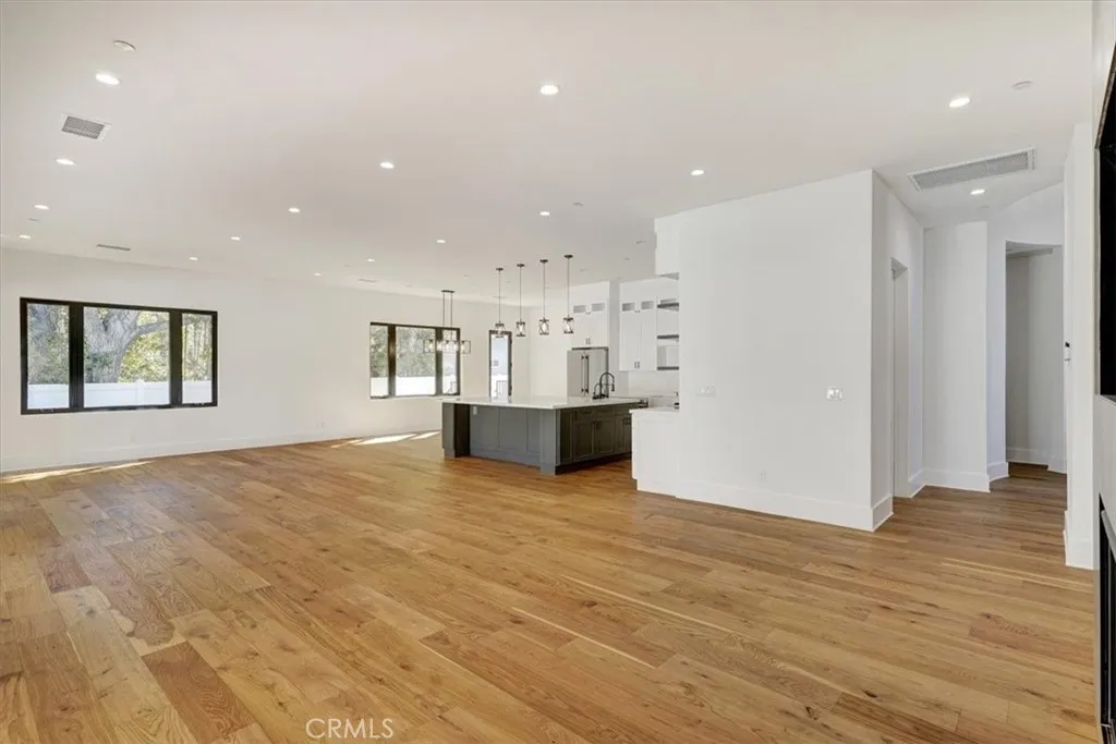 5520 Woodlake, Woodland Hills, California 91367 — photo 4