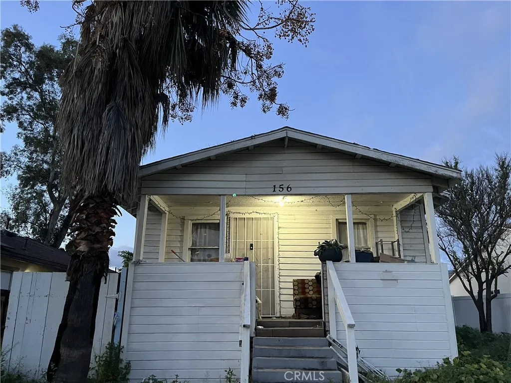 156 E Ct