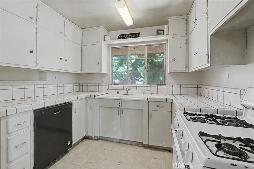 2701 N Inyo, Bakersfield, California 93305 — photo 5