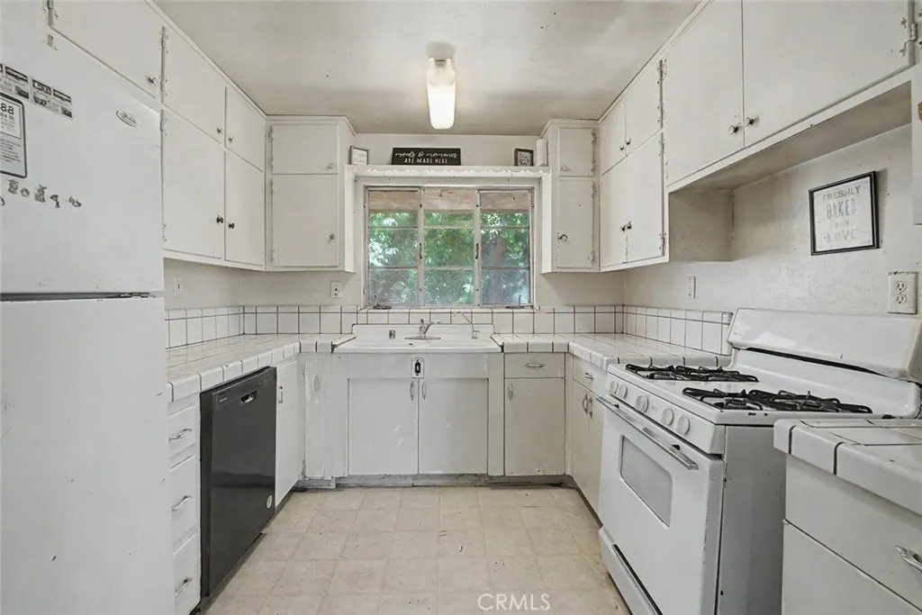 2701 N Inyo, Bakersfield, California 93305 — photo 4