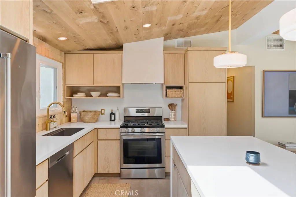 271 Camellia Lane, Costa Mesa, California 92627 — photo 5