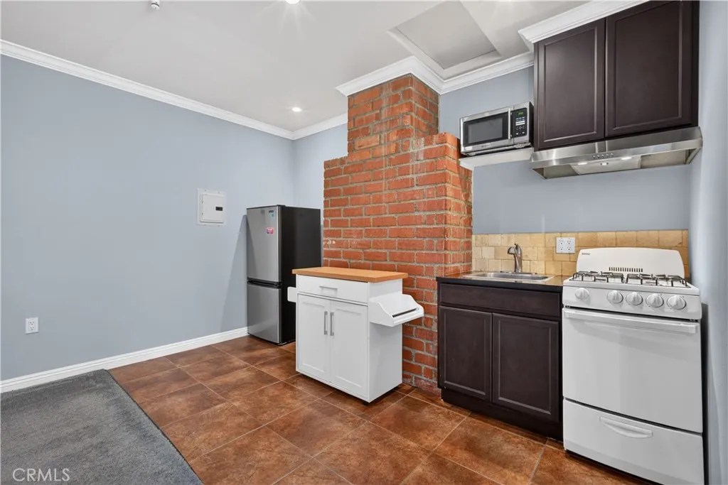 Garage Studio Conversion – No Permits.