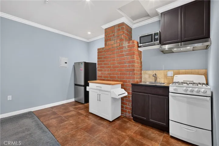 Garage Studio Conversion – No Permits.
