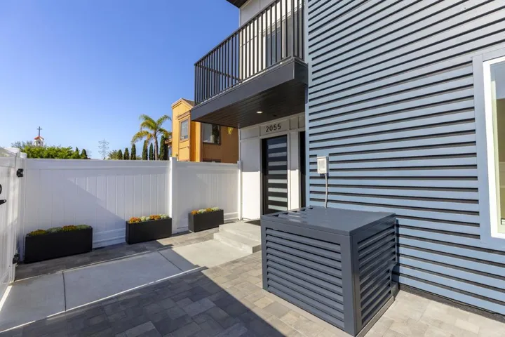 5-web-or-mls-2055 S El Camino Real-5