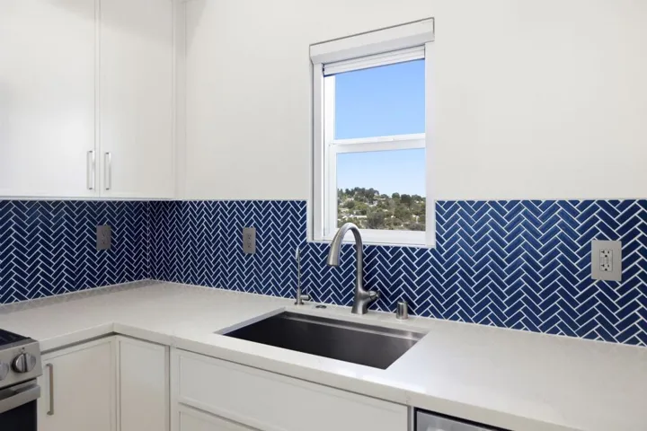 14-web-or-mls-2055 S El Camino Real-14
