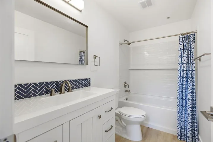 25-web-or-mls-2055 S El Camino Real-25