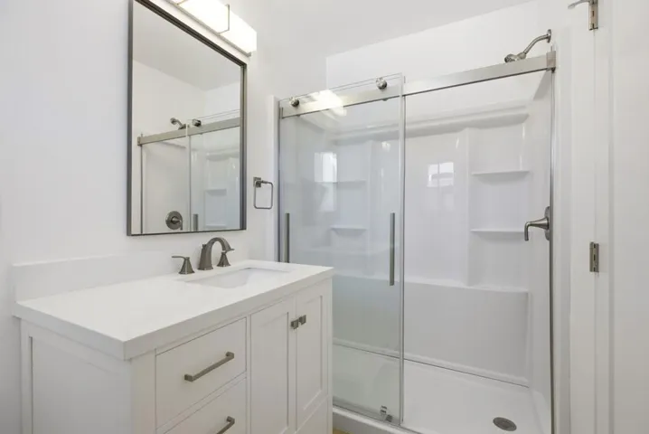 23-web-or-mls-2055 S El Camino Real-23