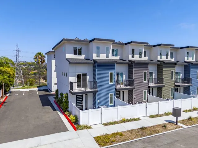 28-web-or-mls-2055 S El Camino Real-28