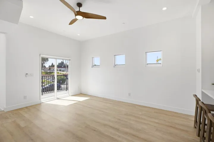 16-web-or-mls-2055 S El Camino Real-16