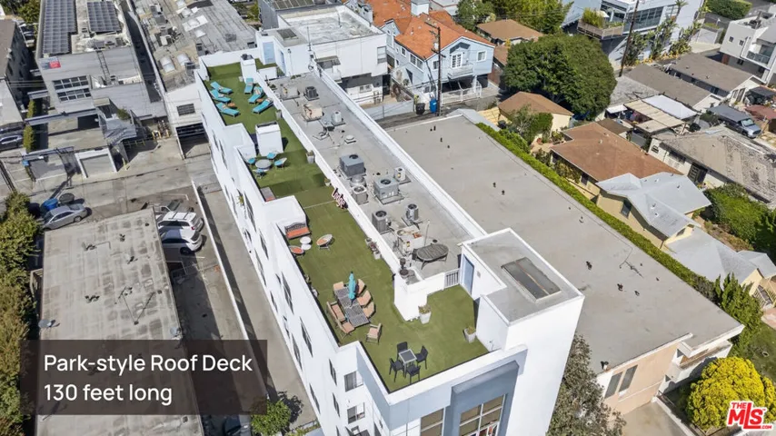 Shared roofdeck from front to