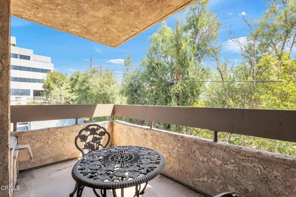 640 S Lake 204, Pasadena, California 91106 — photo 4