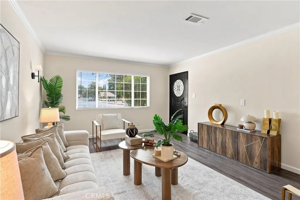 7635 Fallbrook, West Hills, California 91304 — photo 5