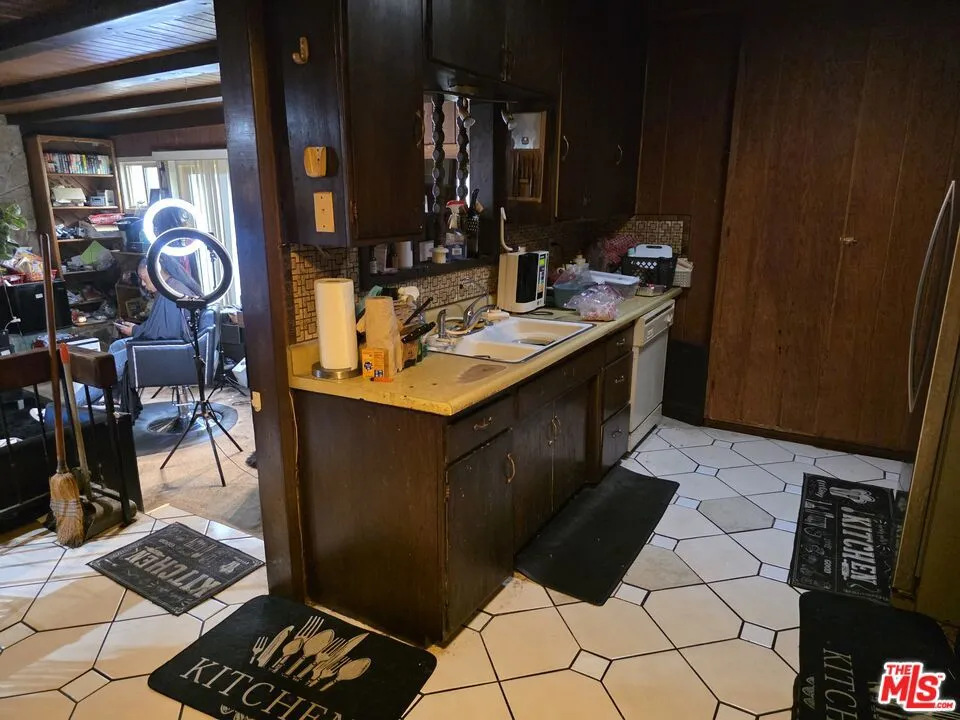 2203 W 158th Street, Compton, California 90220 — photo 4