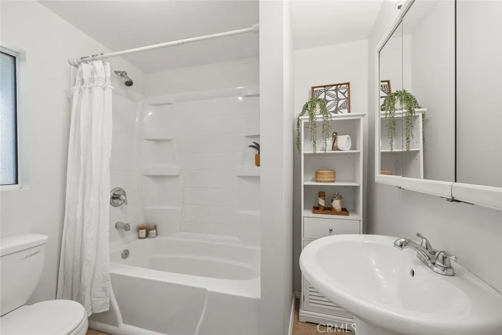 Full Bathroom #1