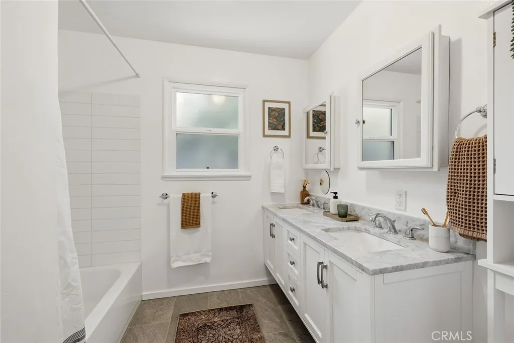 Full Bathroom #2