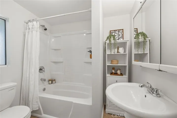 Full Bathroom #1
