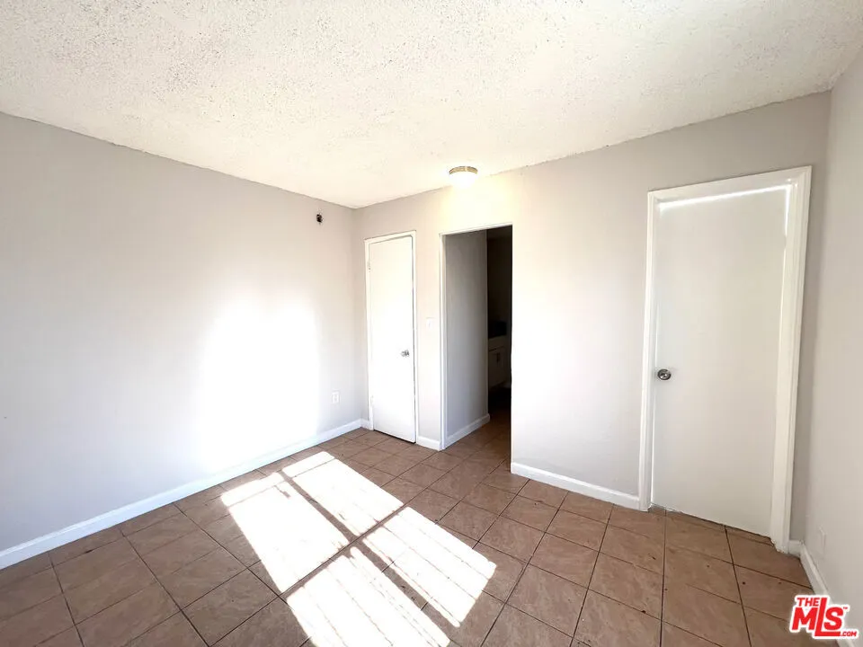 823 E 111th Place 1/4, Los Angeles, California 90059 — photo 5