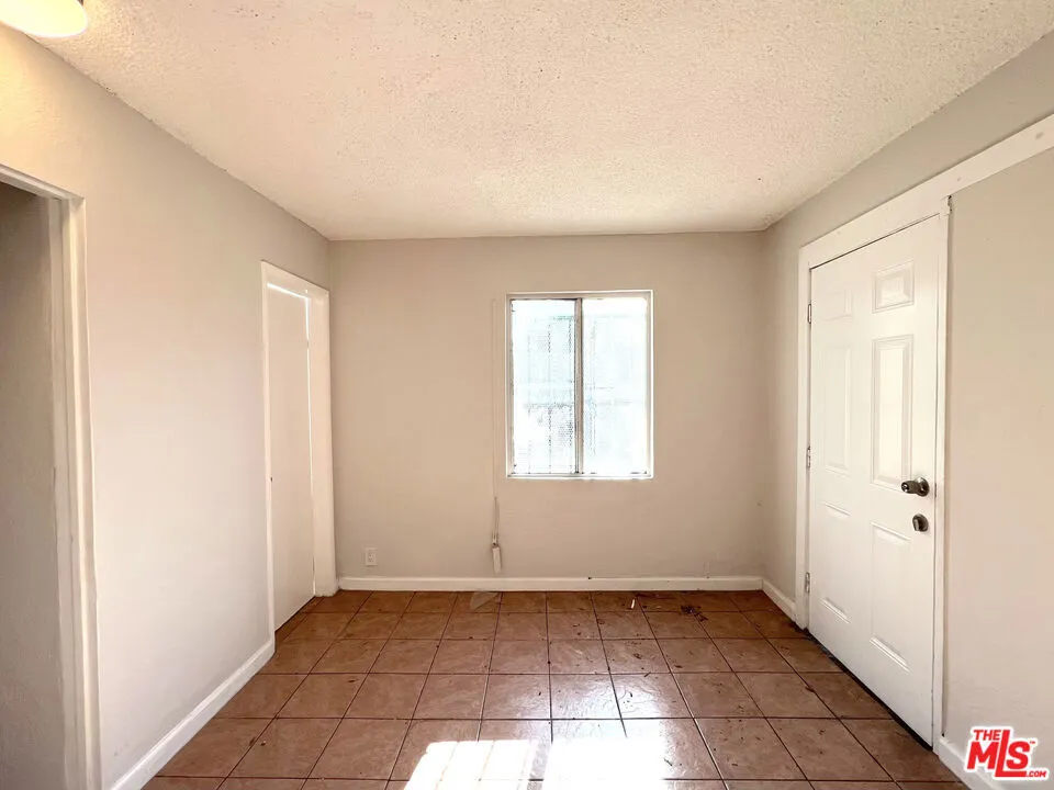 823 E 111th Place 1/4, Los Angeles, California 90059 — photo 4