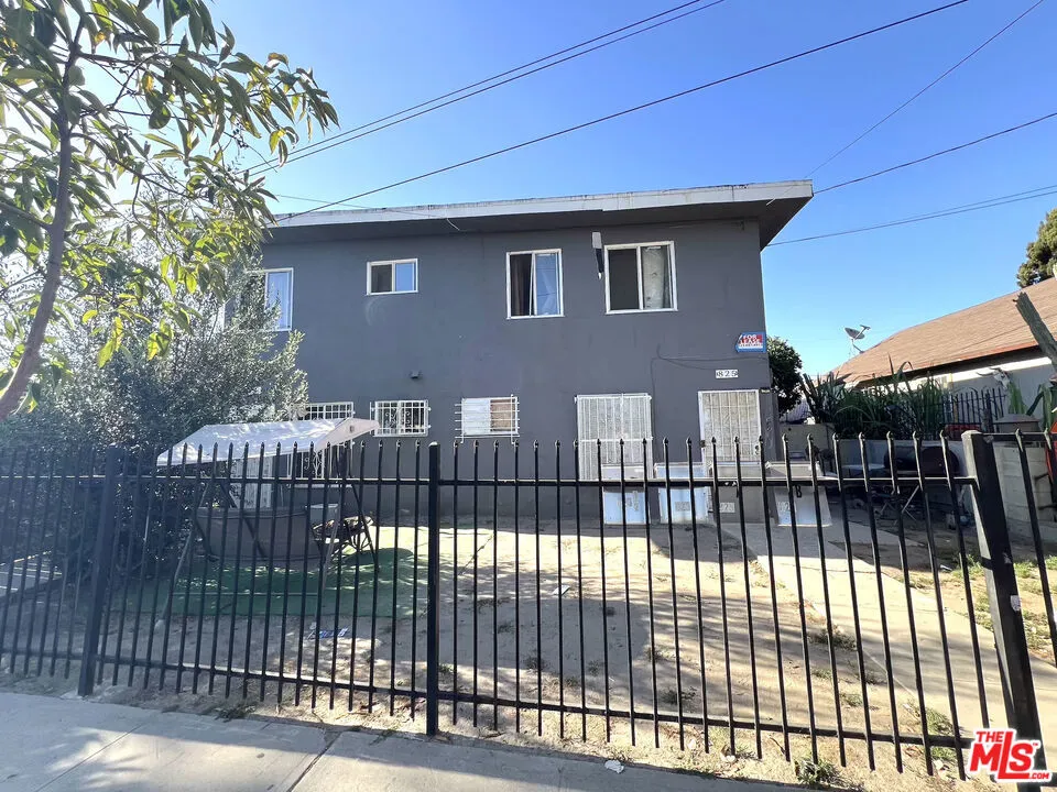 823 E 111th Pl