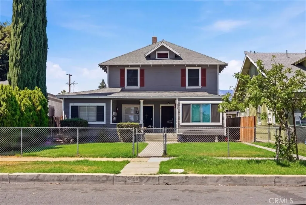 324 W C St