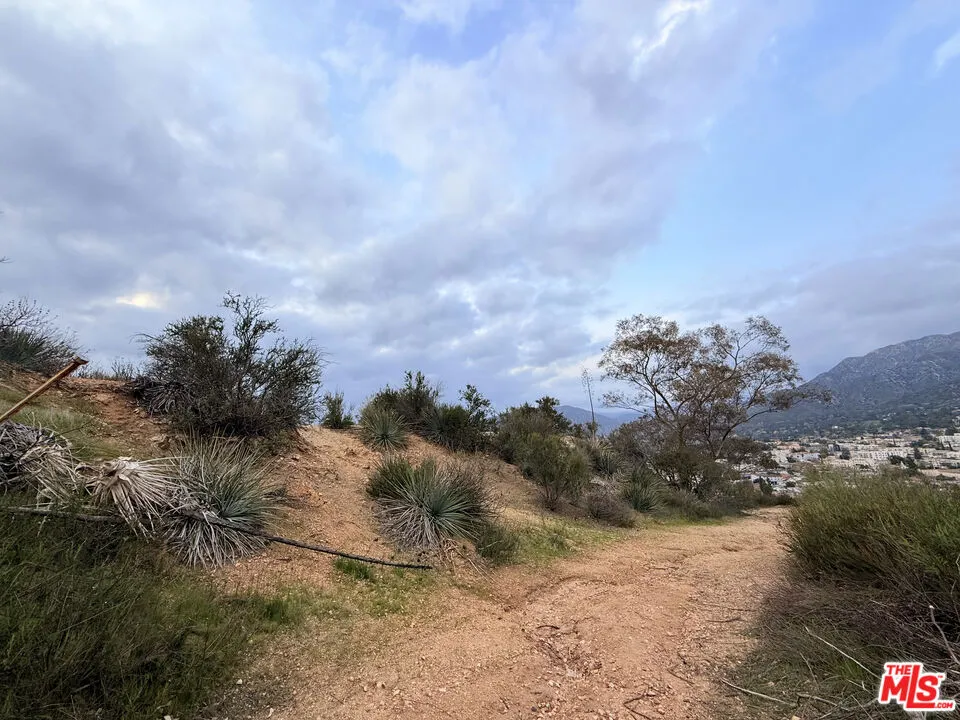 9735 N Estaban Way, Tujunga, California 91042 — photo 4