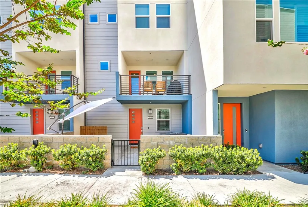 1649 W Lincoln Ave