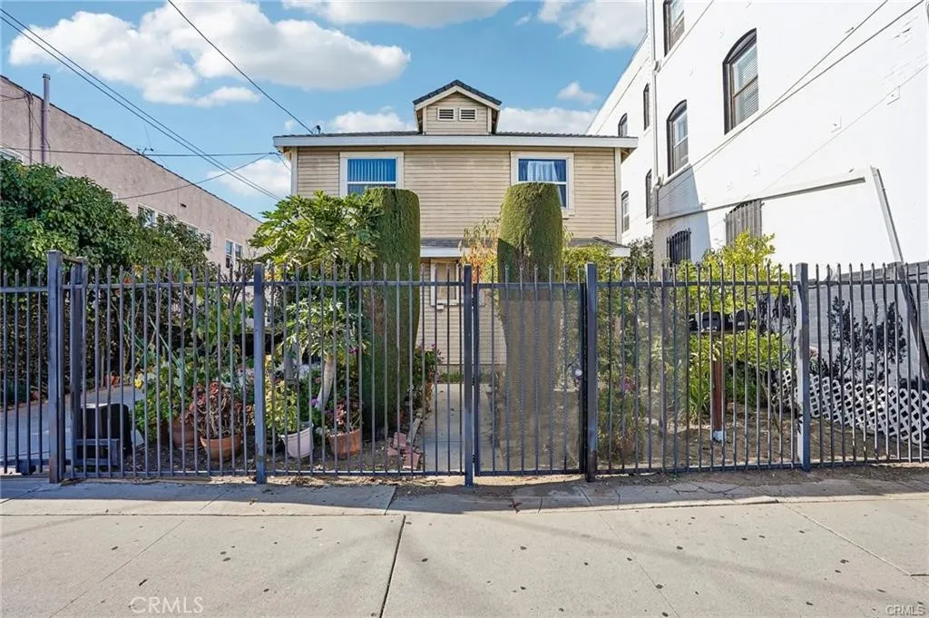 1503 W Adams