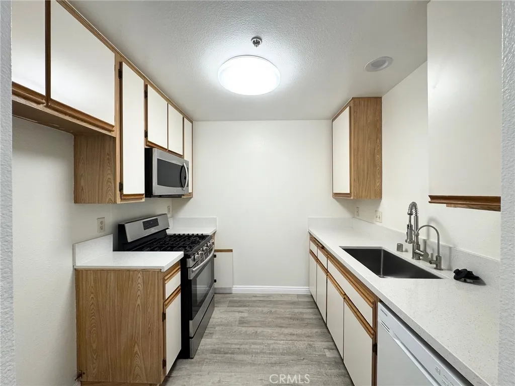 17511 Newland, Huntington Beach, California 92647 — photo 5