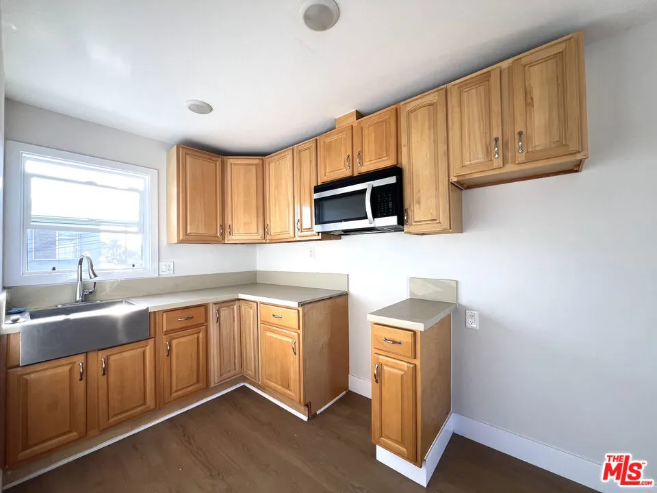 1016 W 109th Place 1, Los Angeles, California 90044 — photo 5