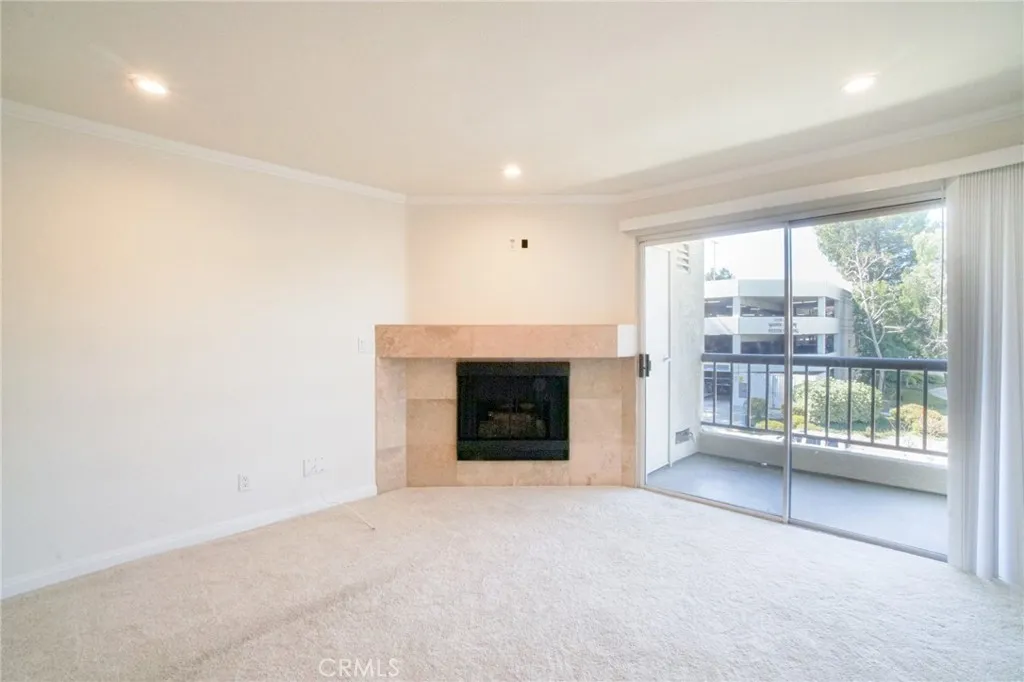 5510 Owensmouth Avenue 209, Woodland Hills, California 91367 — photo 4