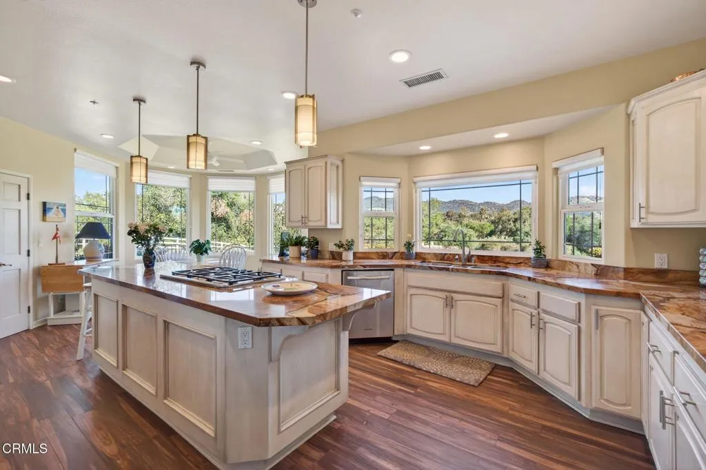 26-web-or-mls-Upmarketmedia_10995Alt-077