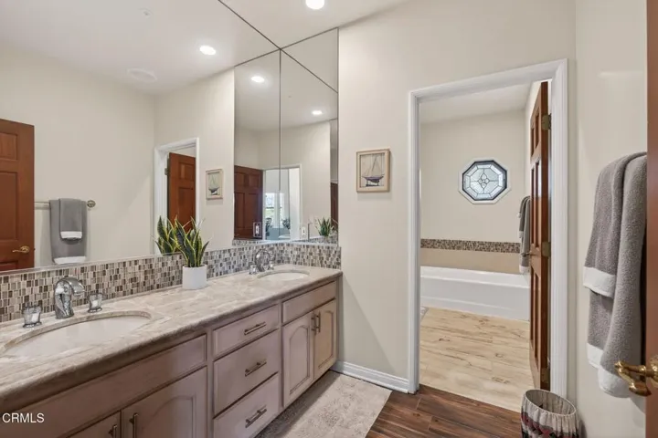 56-web-or-mls-Upmarketmedia_10995Alt-178