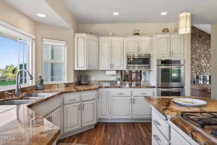 30-web-or-mls-Upmarketmedia_10995Alt-094