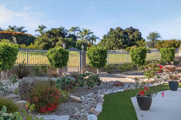 73-web-or-mls-Upmarketmedia_10995Alt-231