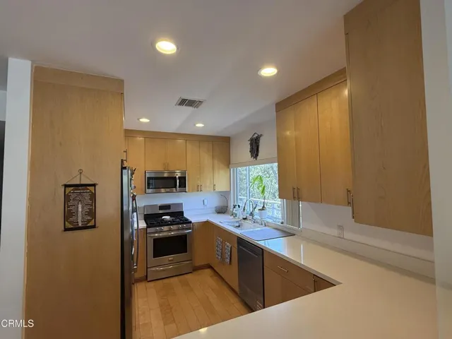 2040 Hilldale Drive, La Canada Flintridge, California 91011 — photo 5