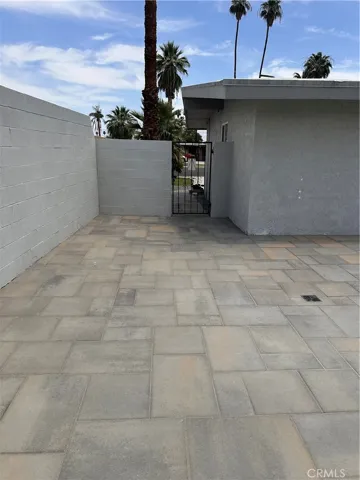Left side gate