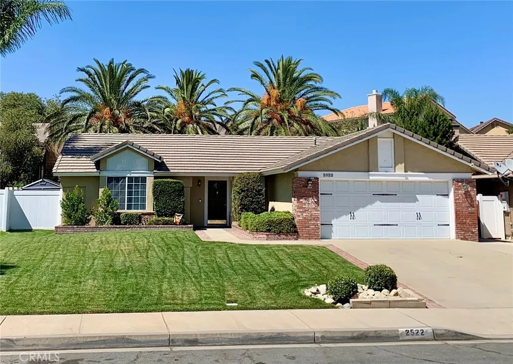2522 W Calle Vista