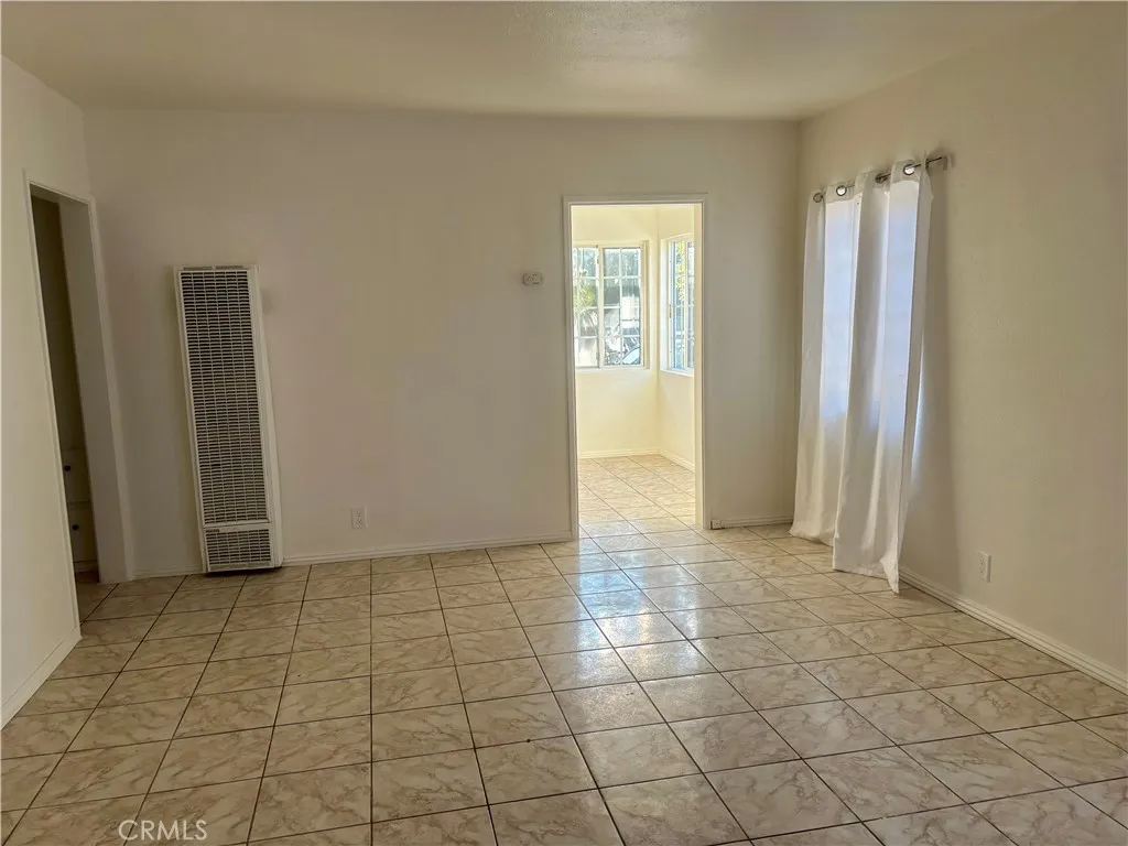 522 Simmons, Los Angeles, California 90022 — photo 4
