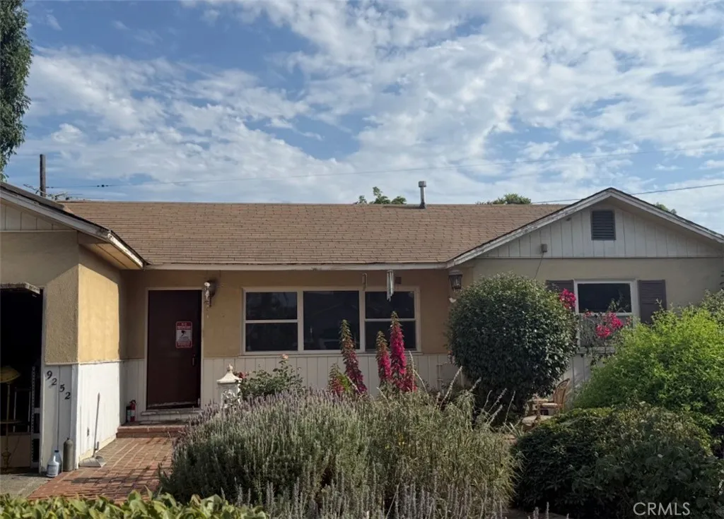 9252 La Rosa Dr