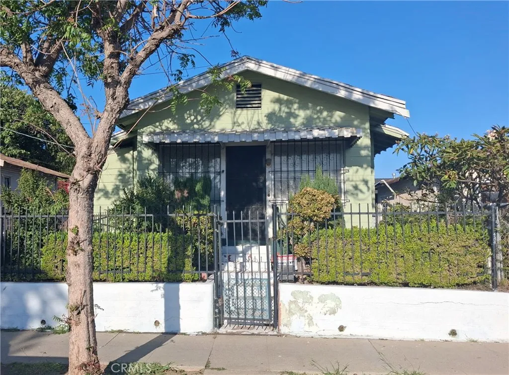 11720 S San Pedro