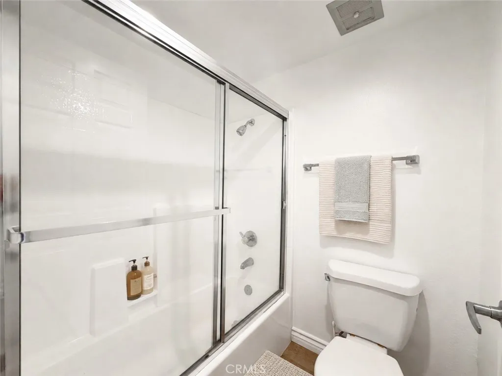 21500 Burbank 328, Woodland Hills, California 91367 — photo 5