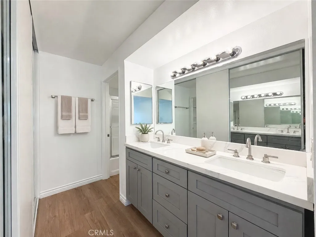 21500 Burbank 328, Woodland Hills, California 91367 — photo 4